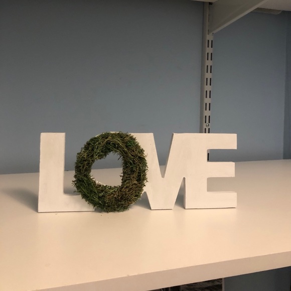 Wood LOVE Sign w/Moss covered Heart hand painted - Picture 1 of 3